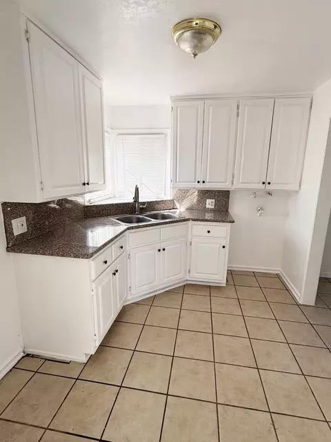 6323 Flora Aveunit D #6323-6323, Bell, CA 90201