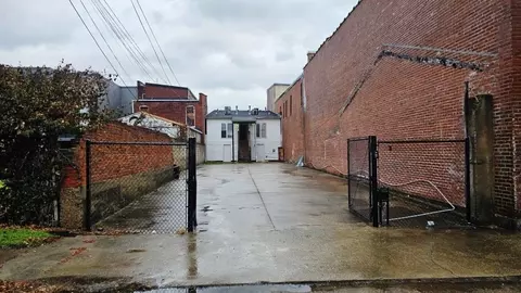 1612 W Market St #1, Louisville, KY 40203