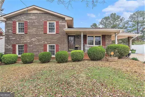 1913 Amberwood Ct, Griffin, GA 30223