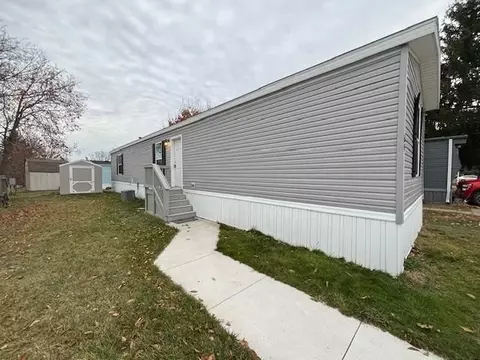831 N Pontiac Trl #64, Walled Lake, MI 48390