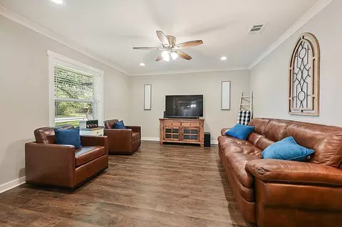 1802 Carter Creek Pkwy #1328069P, Bryan, TX 77802