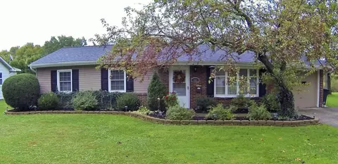 563 Janet Dr, Canfield, OH 44406
