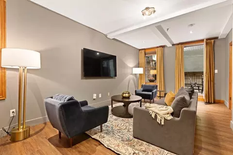 3803 24th St #1285738P, Long Island City, NY 11101
