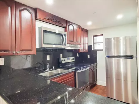 1901 NW South River Dr #61F, Miami, FL 33125