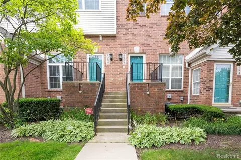2928 Prince Hall Dr, Detroit, MI 48207