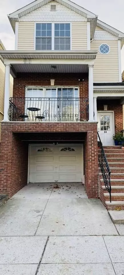 84 W 14th St #NA, Bayonne, NJ 07002