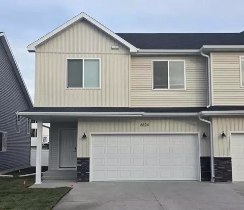 6824 27th St S, Fargo, ND 58104