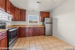 20887 Flora St, Roseville, MI 48066
