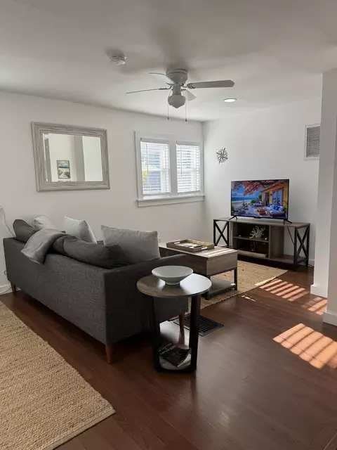 e broadway, Milford City, CT 06460