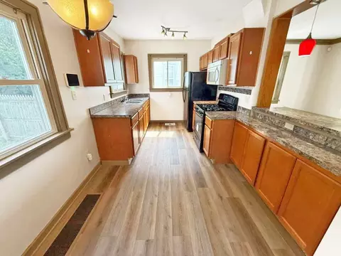 1525 E 254th St, Euclid, OH 44117