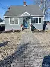 5 Gibbs Rd, Amityville, NY 11701