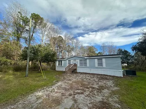 114 Deer Rd, Hubert, NC 28539