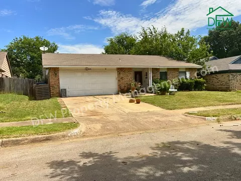 3104 Woodlark Dr, Fort Worth, TX 76123