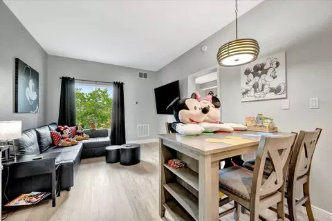 8303 Palm Pkwy #1372310P, Orlando, FL 32836