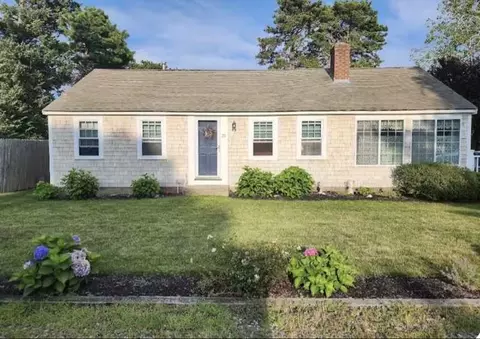 22 Huckleberry Ln, Dennis Port, MA 02639