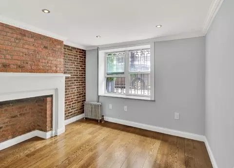 110 E 7th St #1W, New York, NY 10009