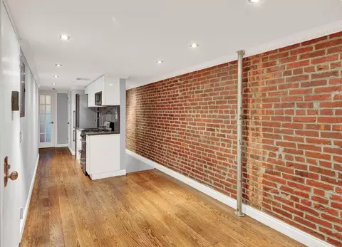 110 E 7th St #1W, New York, NY 10009