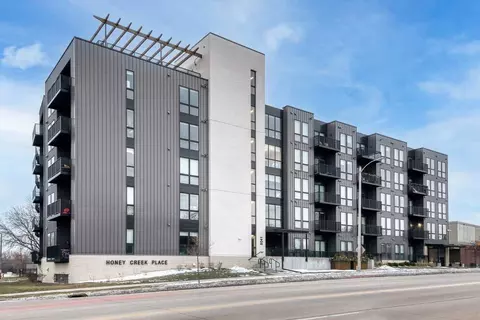 8041 W Bluemound Rd #310, Milwaukee, WI 53213