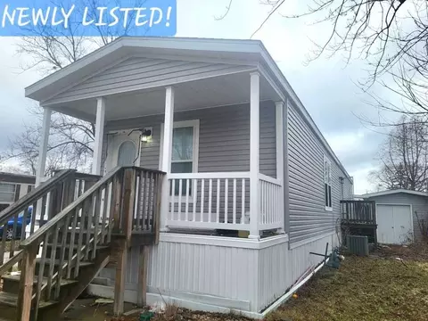61 Meadowlark Ln, Beecher, IL 60401