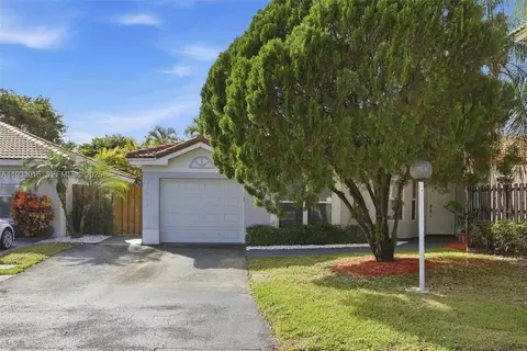 10246 NW 57th Ter, Doral, FL 33178