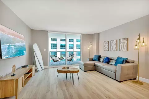 1200 Brickell Bay Dr #1227477P, Miami, FL 33131