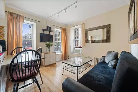 221 E 50th St #1323997P, New York, NY 10022