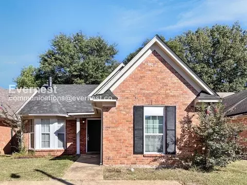 7594 Iris Dr, Southaven, MS 38671