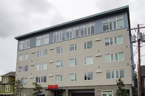 2250 NE Glisan St #402, Portland, OR 97232