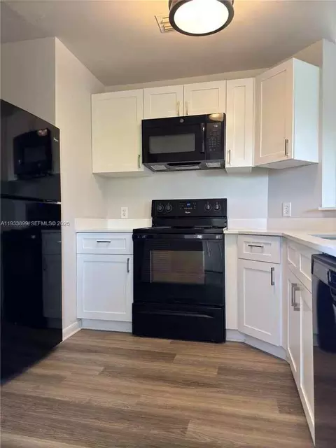 3421 NW 44th St #204, Oakland Park, FL 33309