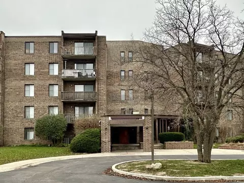 525 S Quentin Rd #303, Palatine, IL 60067