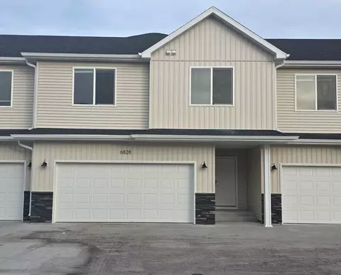 6828 27th St S, Fargo, ND 58104