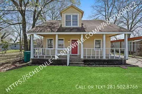 205 Stimpson St, Baytown, TX 77520