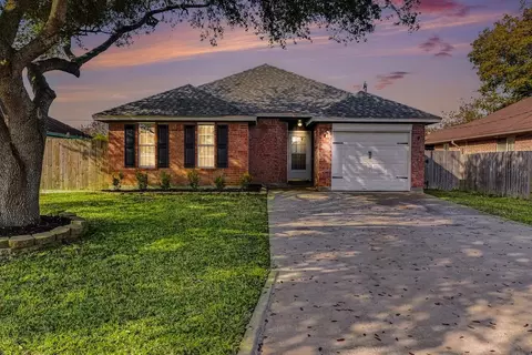 2705 Clara Ln, Texas City, TX 77590