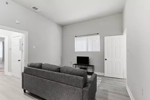 314 W Cevallos #1363386P, San Antonio, TX 78204