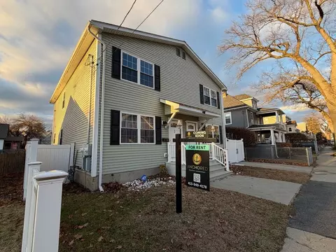 96 Woodmont St, Springfield, MA 01104