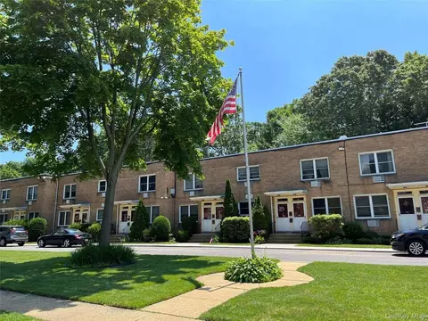3592 Park Ave # 2B, Wantagh, NY 11793
