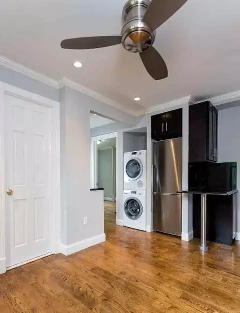 396 E 10th St #6, New York, NY 10009