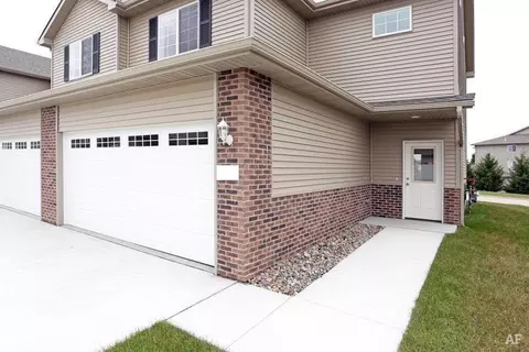 914 SE 10th Ln, Grimes, IA 50111
