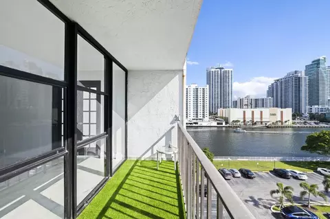 800 Parkview Dr #718, Hallandale Beach, FL 33009