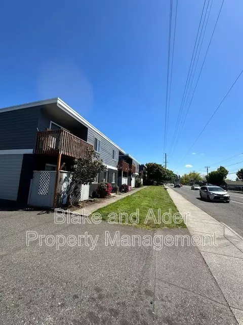 15847 SE Stark St #66, Portland, OR 97233