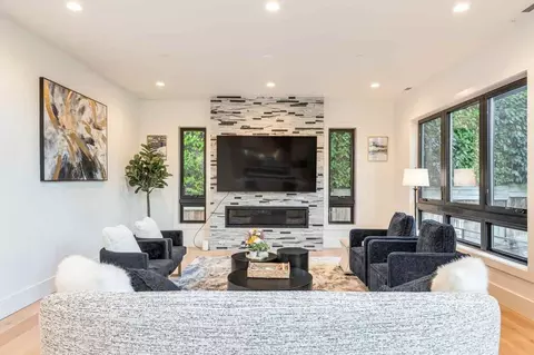 115 110th Pl SE #1377812P, Bellevue, WA 98004