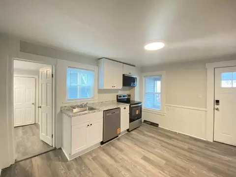 8 Parkinson Ct, Nashua, NH 03060