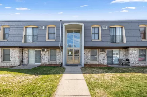 810 9th Ave S #8, Hopkins, MN 55343