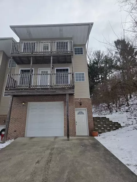 1422 Northwest Dr, Morgantown, WV 26505