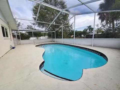 820 Pineland Ave, Venice, FL 34285