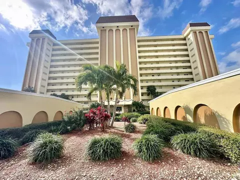4550 Cove Cir #905, Saint Petersburg, FL 33708