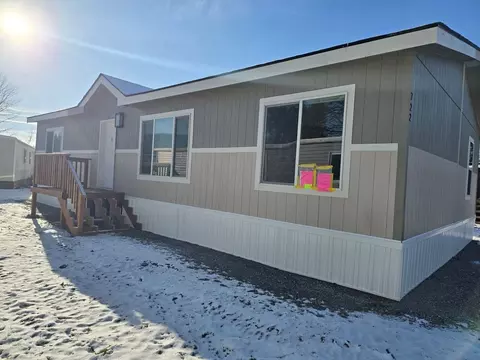 722 E Dakota Ave, Hayden, ID 83835