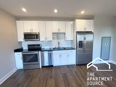 3833 N Broadway St #614, Chicago, IL 60613