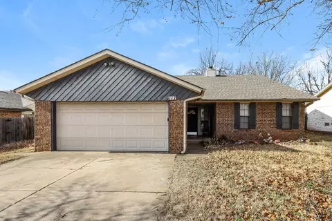 117 Bluegrass Ln, Edmond, OK 73003