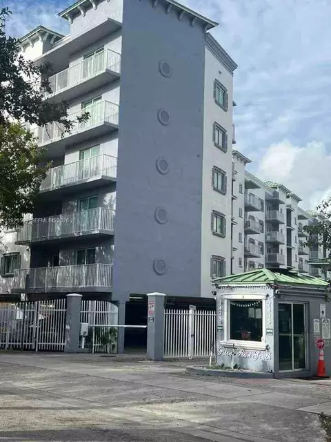 2475 NW 16th Street Rd #611, Miami, FL 33125